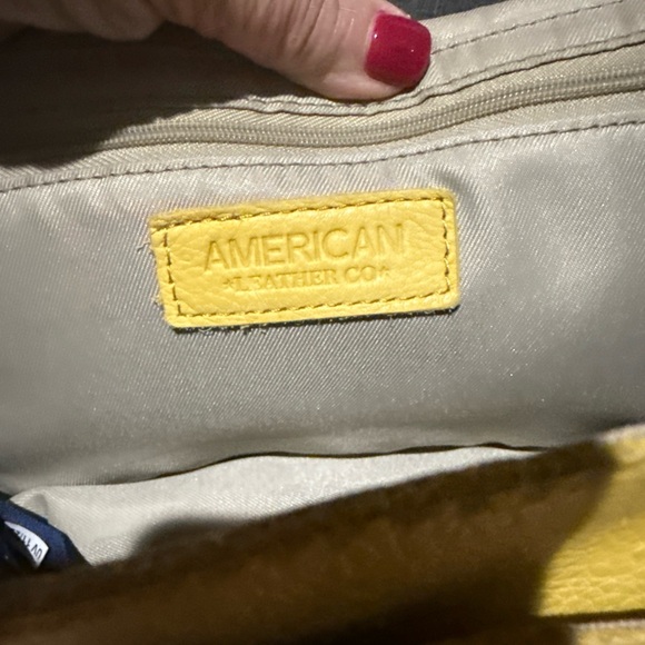 American Leather Co Pale Yellow Leather Crossbody Bag - Picture 6 of 11